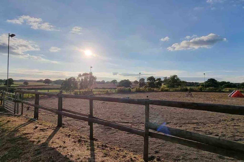 דירות קובנטרי Hillfields Farm Barn - A Rural Equestrian Escape מראה חיצוני תמונה
